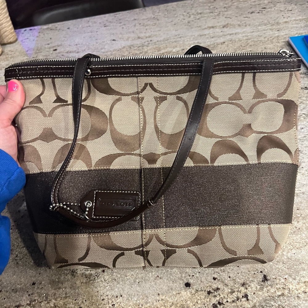 Coach handbag in excellent shape